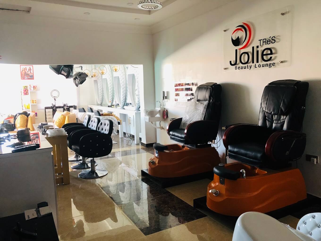 Trés Jolie Beauty Lounge