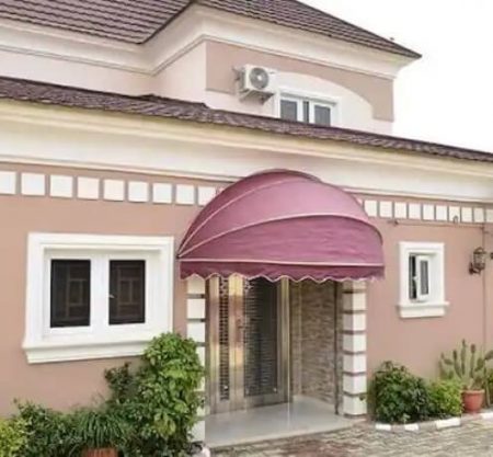 Auris Court Suites and Apartments
