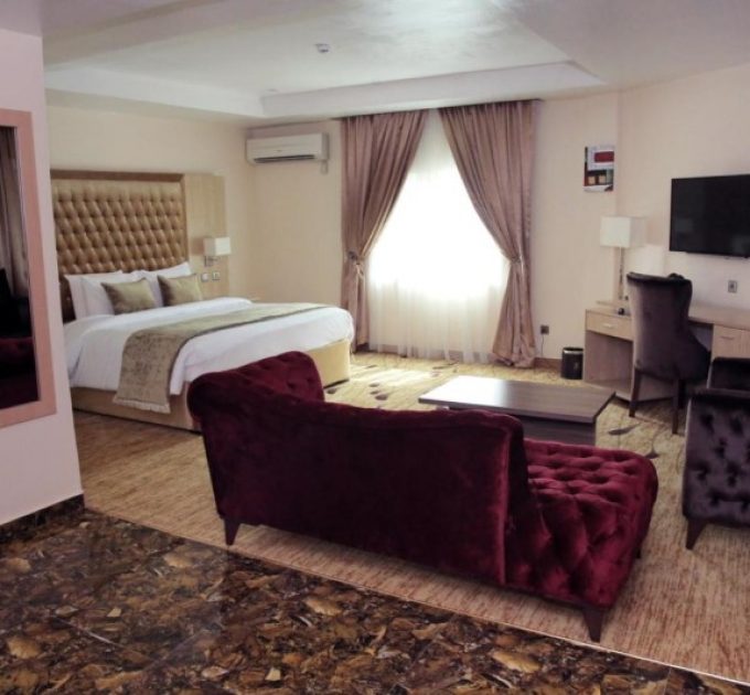 BON Hotel Elvis
