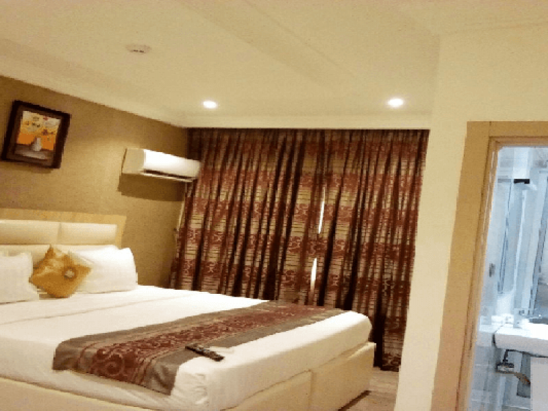 H9 Suite Superior Deluxe Room