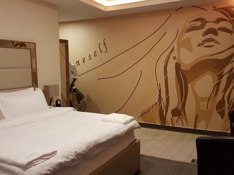 Iris Hotel Deluxe Suite