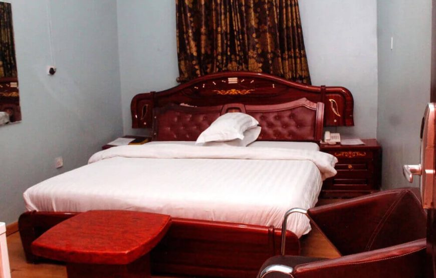 Paloma Hotel, Rivers