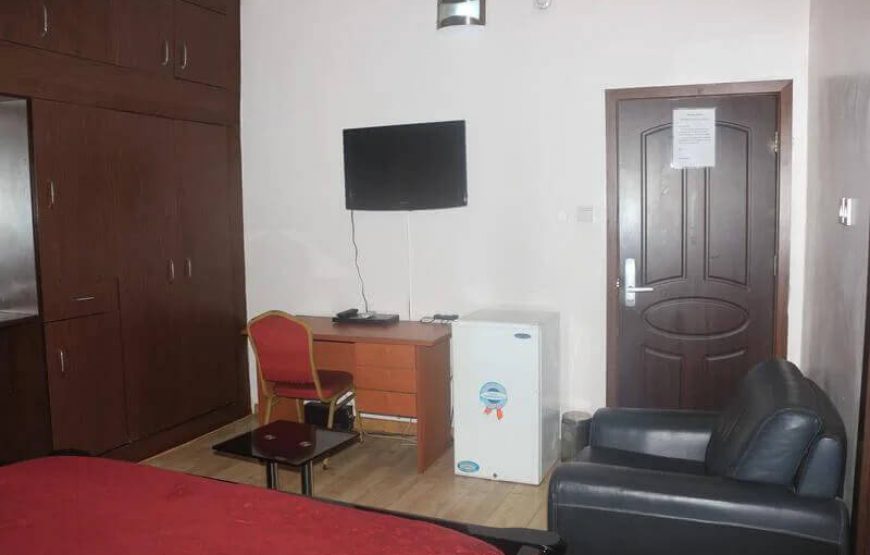 Paloma Hotel, Rivers