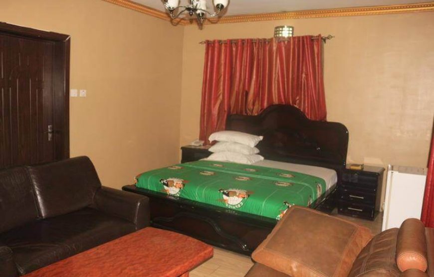 Paloma Hotel, Rivers