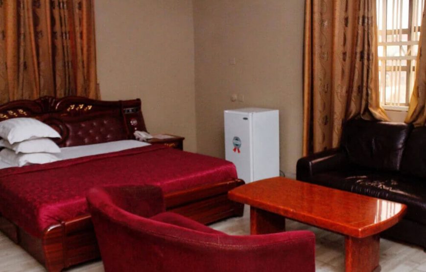 Paloma Hotel, Rivers