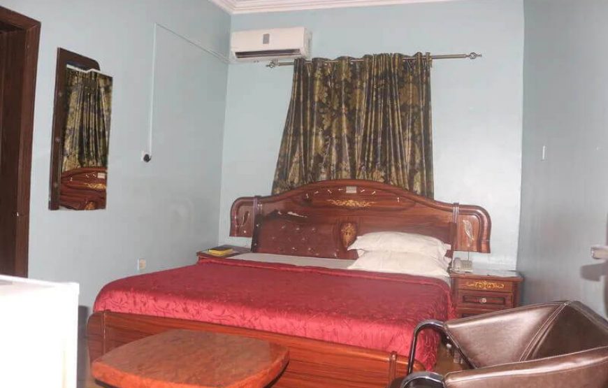 Paloma Hotel, Rivers