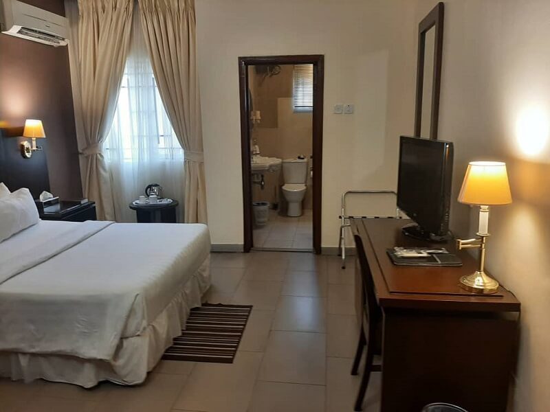 Savoy Summerset Hotel Diplomatic Suite