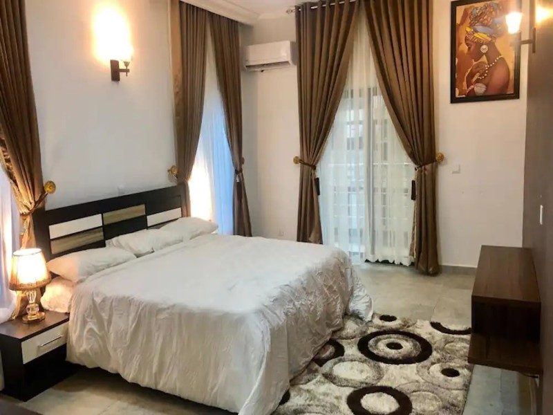 De-Golden One Bedroom Apartment