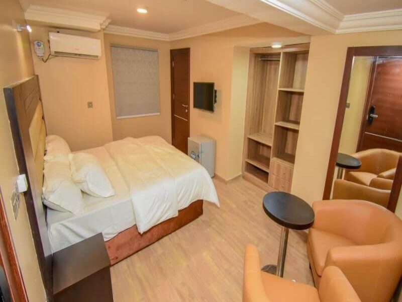 Fadar Standard Queen Room