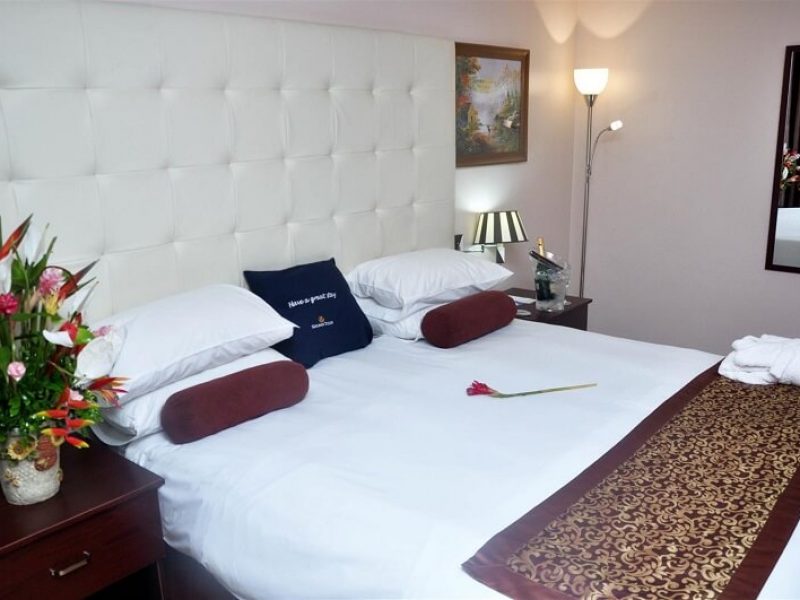 Golden Tulip Standard Room