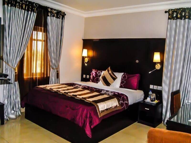 Royal Royal Deluxe