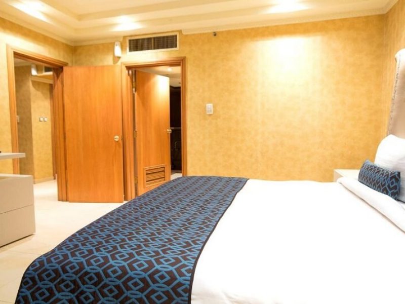 Victoria Crown Plaza Classic Room with Breakfast